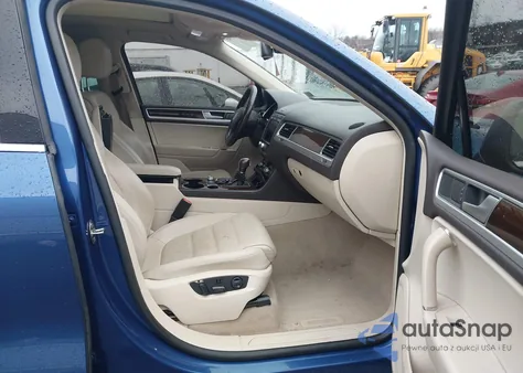 2016 Volkswagen Touareg Vr6 Lux из США, поврежденный, VIN WVGEF9BP9GD003397